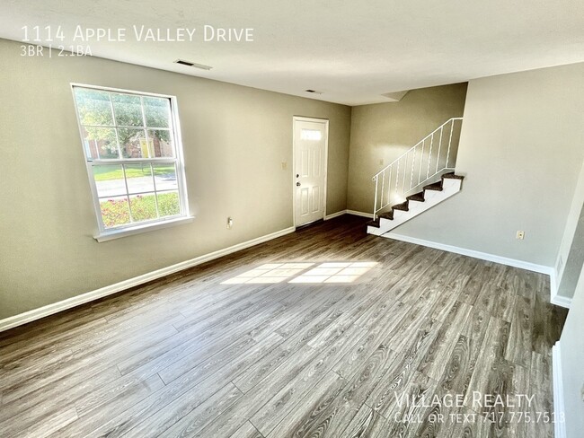 Building Photo - Extremely spacious 3-bed townhome in Dalla...