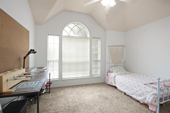 Building Photo - 18609 Woodbreeze Dr