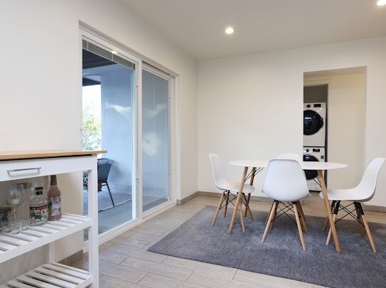 Building Photo - 2039 E 8th St