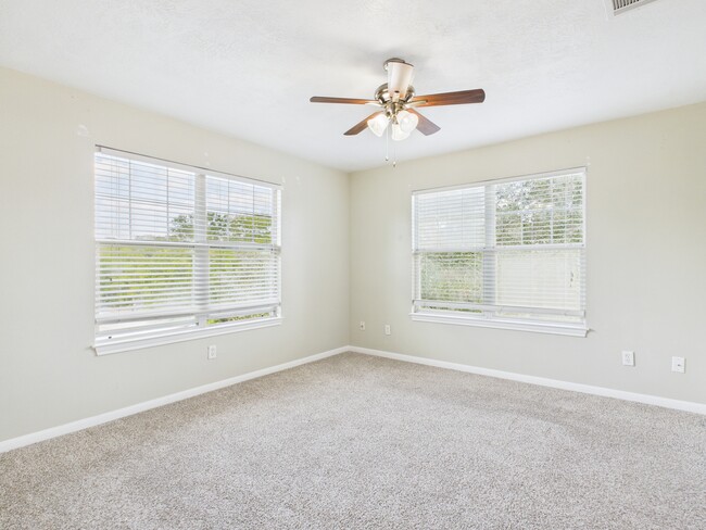 Building Photo - 1812 W Villa Maria Rd