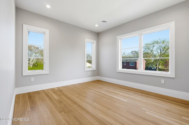 Building Photo - 84 Cooper Ave