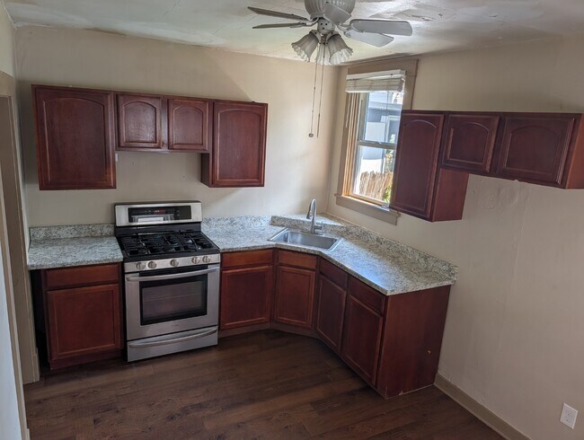 Building Photo - Two bedroom home in New Brighton