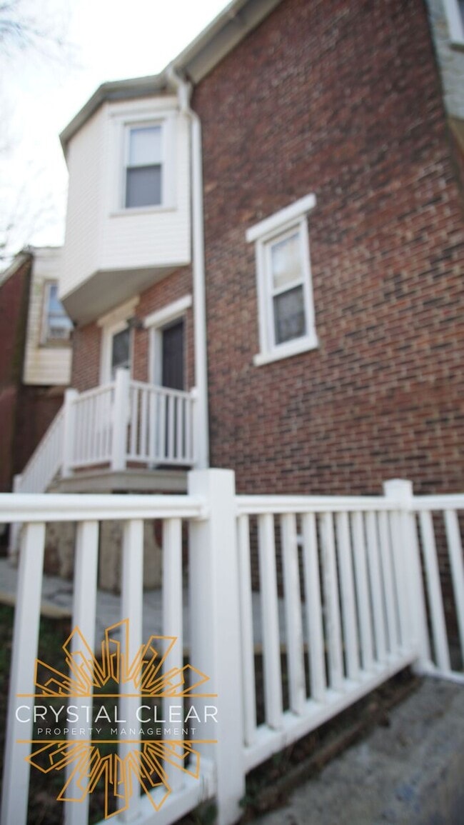 Building Photo - 125 W 23rd St