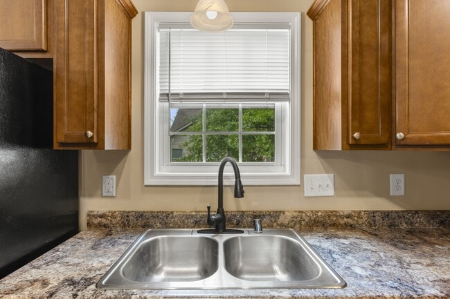 Building Photo - 3220 Sweet Clover Ln