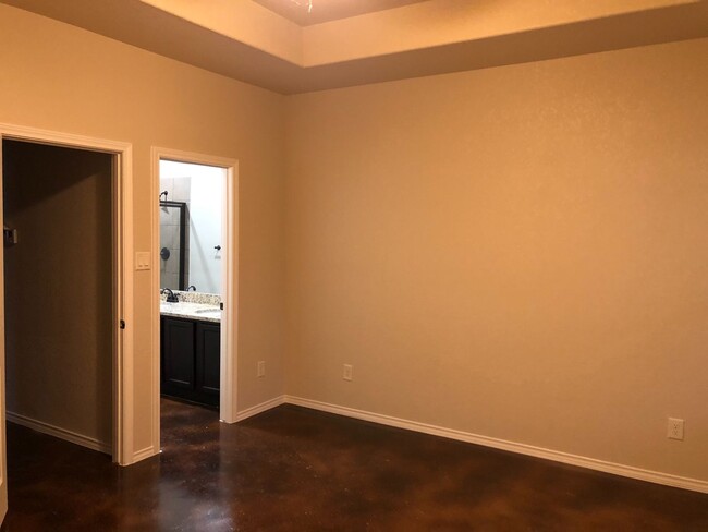 Building Photo - Westover Bluff-10155