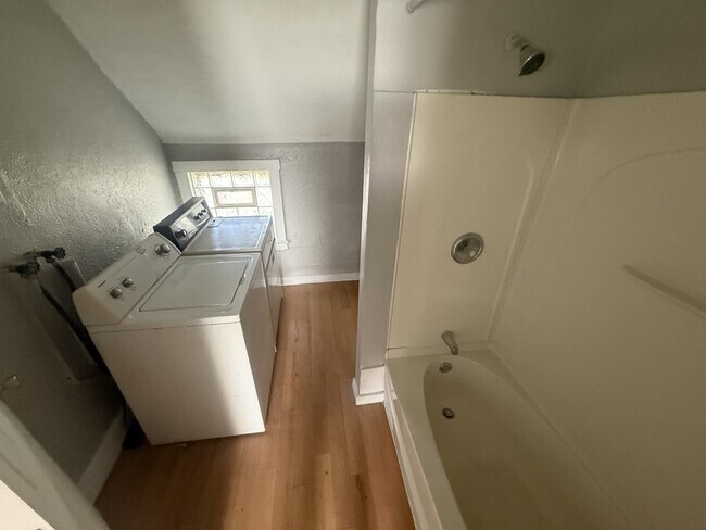 Building Photo - 4067 E 57th St