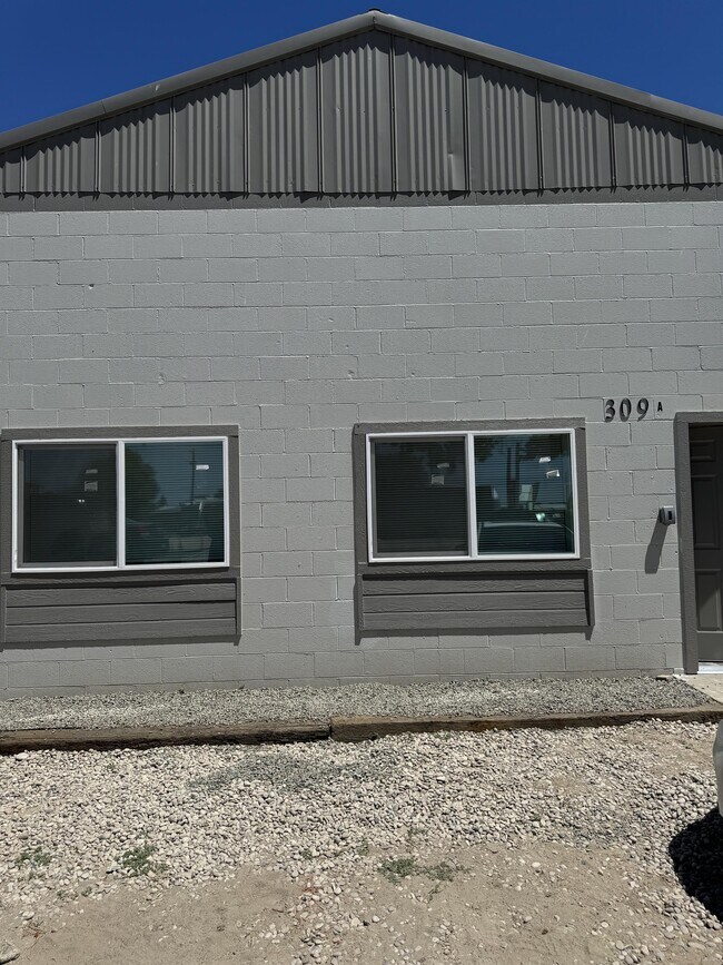 Building Photo - 309 E Grove Ave