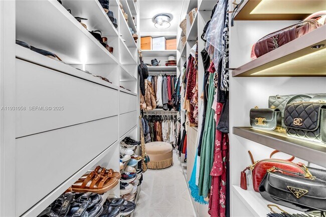 Building Photo - 20281 E Country Club Dr