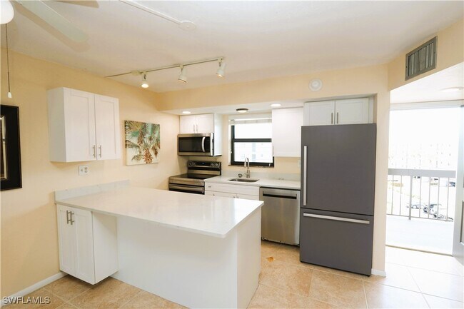 Building Photo - 1023 Anglers Cove