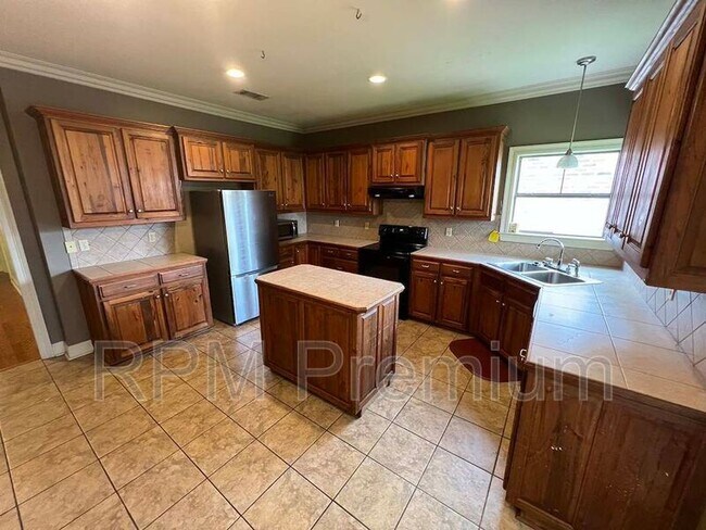 Building Photo - 3995 Water Oak Dr