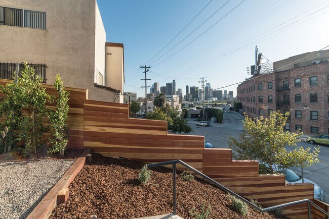 Building Photo - Beautifully updated 1 bed / 1 bath apartment in Echo Park is now available - Includes private par...