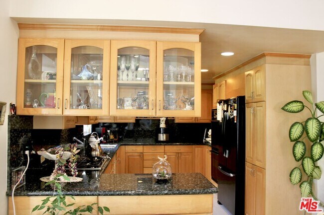 Building Photo - 1265 Bienveneda Ave