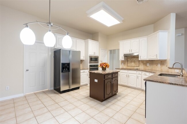 Building Photo - 15722 Wrangler Dr