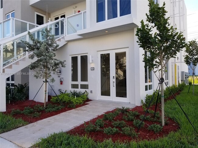 Building Photo - 10220 NW 63rd Ter