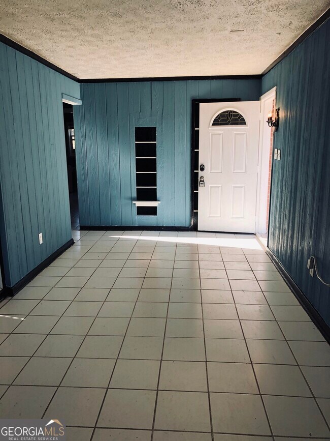 Building Photo - 3995 Withrow Dr