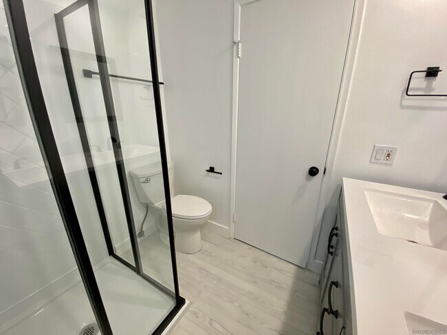 Building Photo - 293 Chapalita Dr