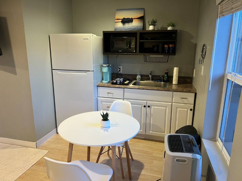 Building Photo - 2504 Bridgeport Way W