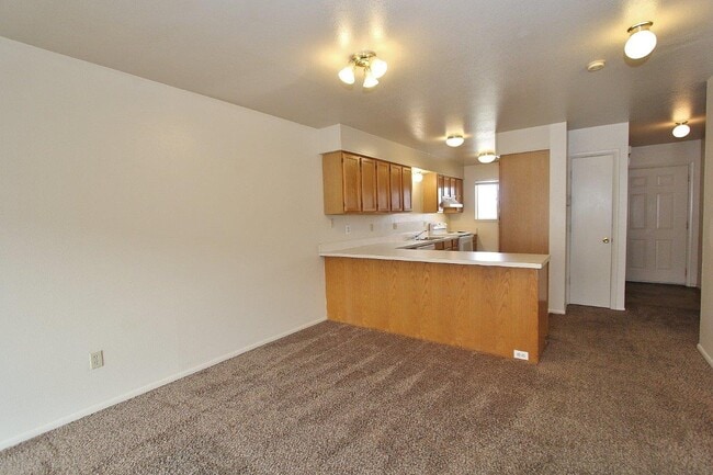 Building Photo - 639 N Moffatt Ave