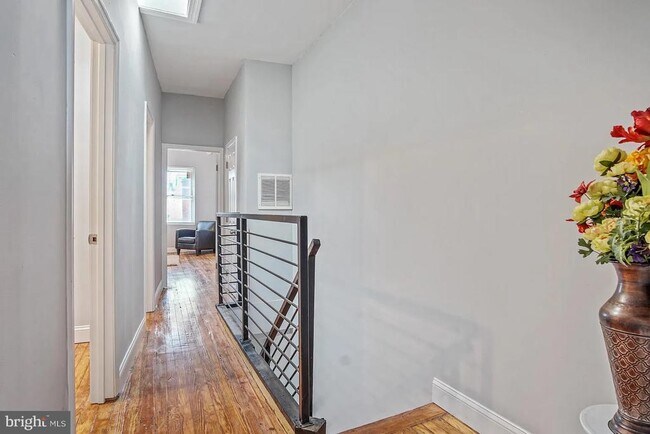 Building Photo - 811 N Luzerne Ave