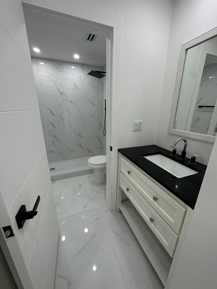 Building Photo - 2175 NE 170th St