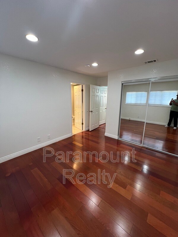 Building Photo - 600 Praderia Cir