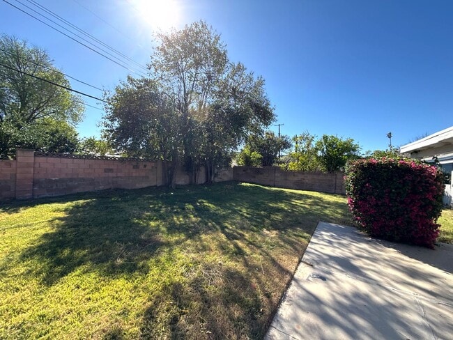 Building Photo - Beautiful Renovated Spacious 4 Bed - 2 Bath Home in West Hills