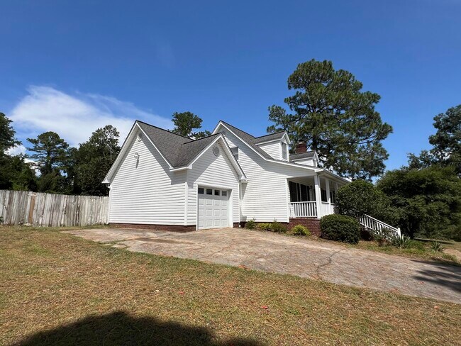 Building Photo - 2119 Howard Mill Rd