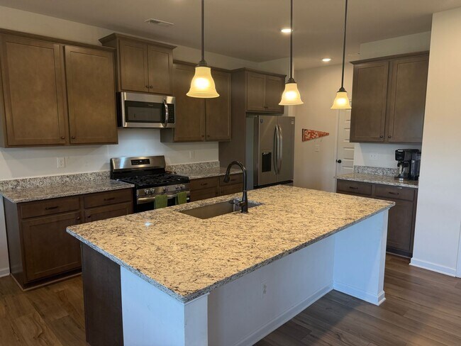 Building Photo - **NEW PRICE**Ooltewah-Harbour Chase Community