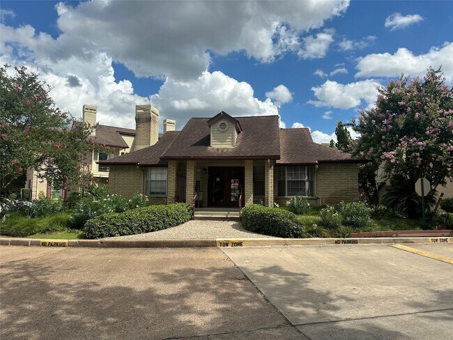 Building Photo - 2120 El Paseo St