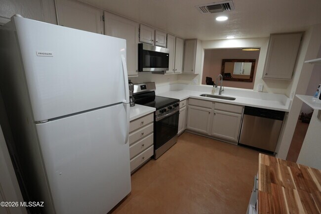 Building Photo - 2549 N Palo Santo Dr