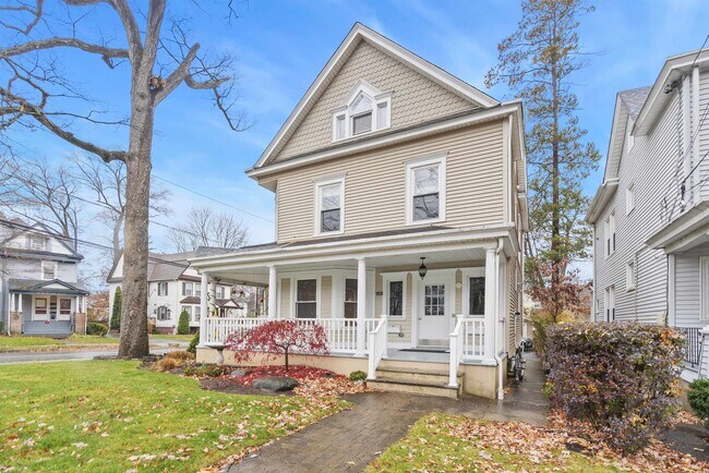 Building Photo - 168 Woodside Ave