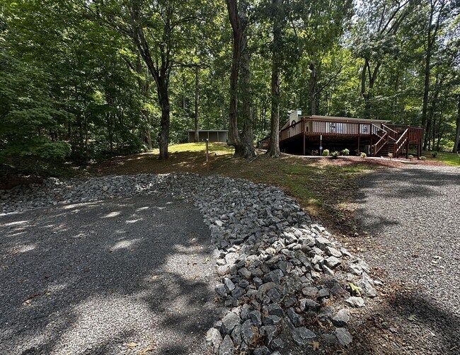 Building Photo - 253 White Ln