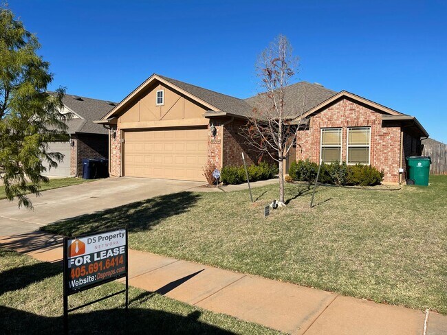 Primary Photo - Neighborhood pond, playground, walking tra...