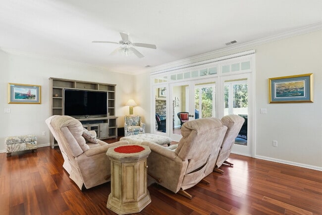 Building Photo - 34 Coburn Dr E