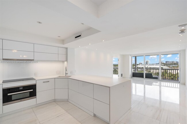 Building Photo - 2200 S Ocean Ln