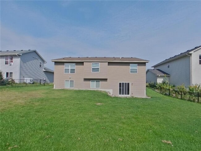 Building Photo - 1074 Landings Ln