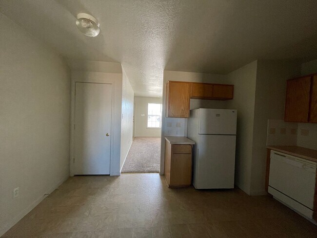 Building Photo - 400 Brittney Way