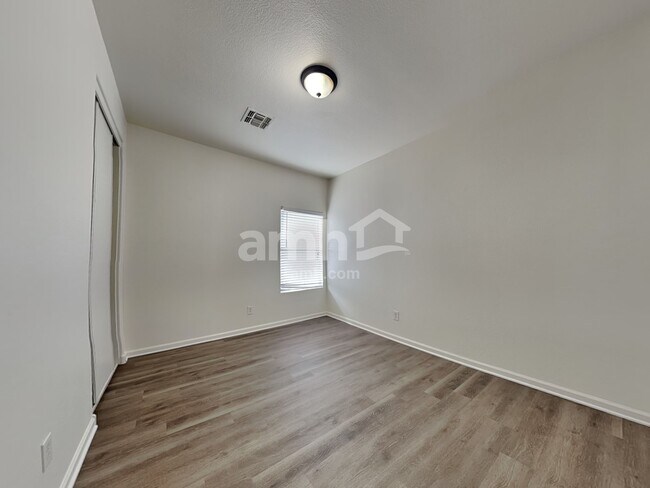 Building Photo - 6405 W Pioneer St