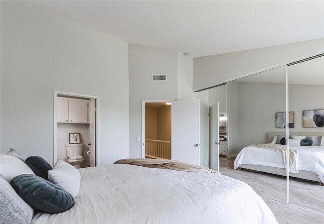 Building Photo - 30902 Club House Dr