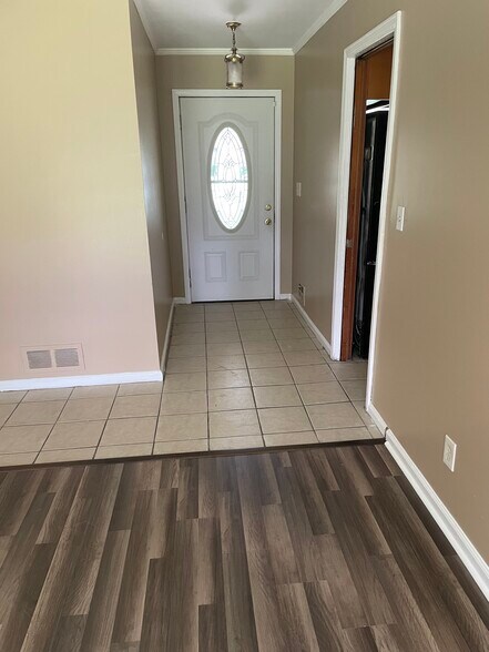 Front Door Entrance - 4193 Dunmore Rd