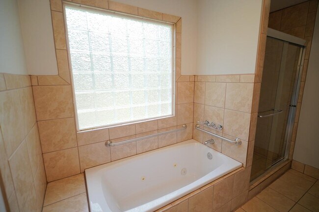 Building Photo - 1506 Sharon Rd