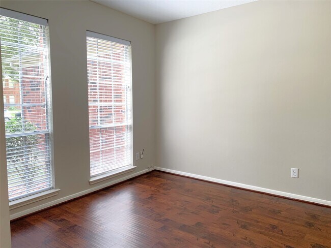 Building Photo - 4411 W Thunderwood Cir