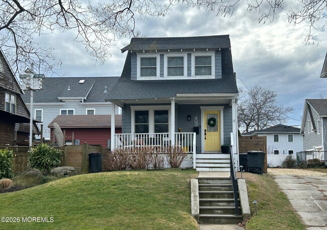 Building Photo - 403 8th Ave