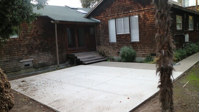 Building Photo - 2210 Parker St