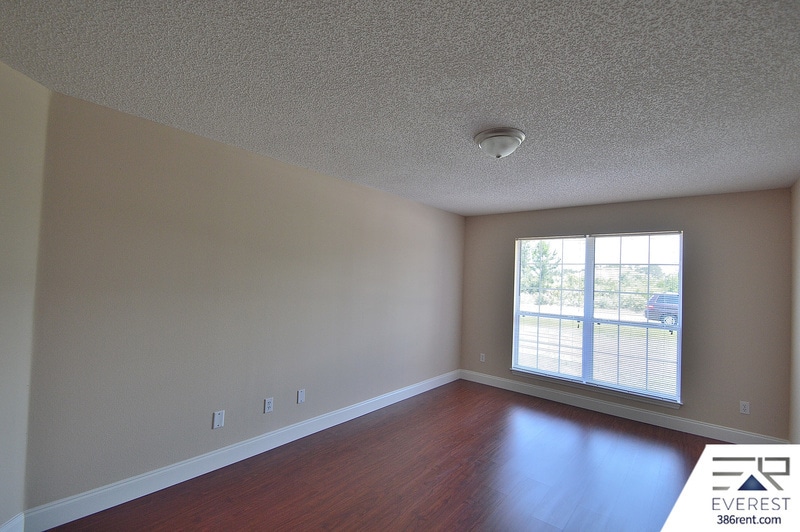 Building Photo - 30 Lancelot Dr