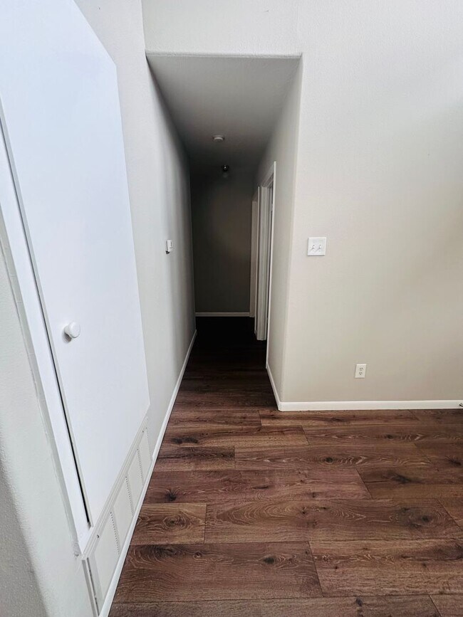 Building Photo - For Lease 3 Bed | 2 Bath | Open Concept | Vaulted Ceilings | 2-Car Garage| Corpus Christi