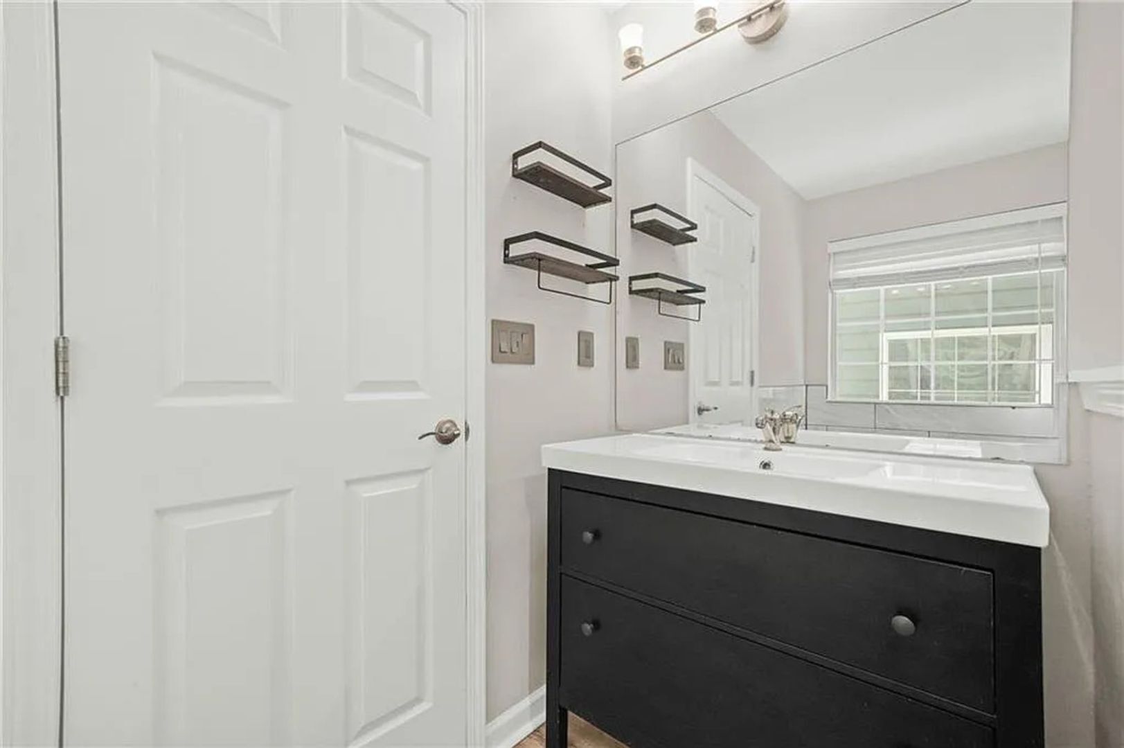 Building Photo - 1288 Gates Cir SE