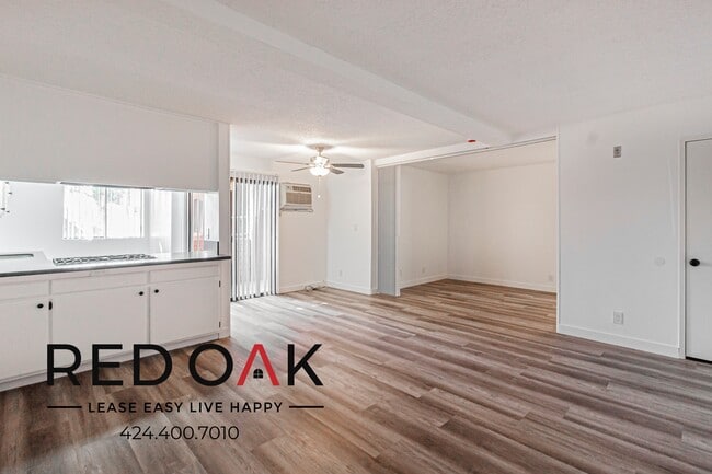 Building Photo - 8614 Woodley Ave