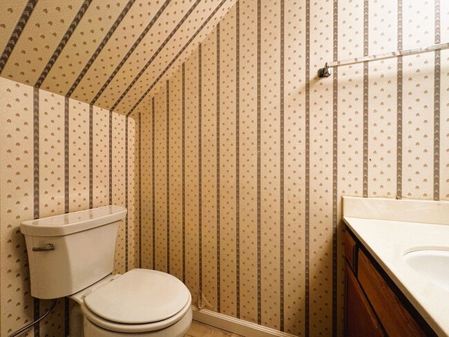 Building Photo - 180 Park Place Dr