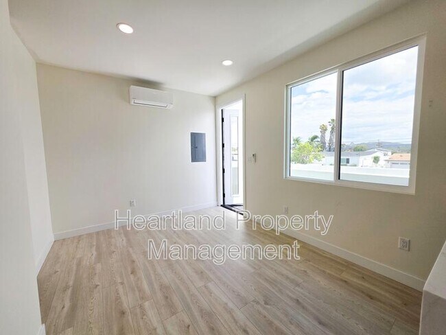 Building Photo - 3348 Lockwood Dr